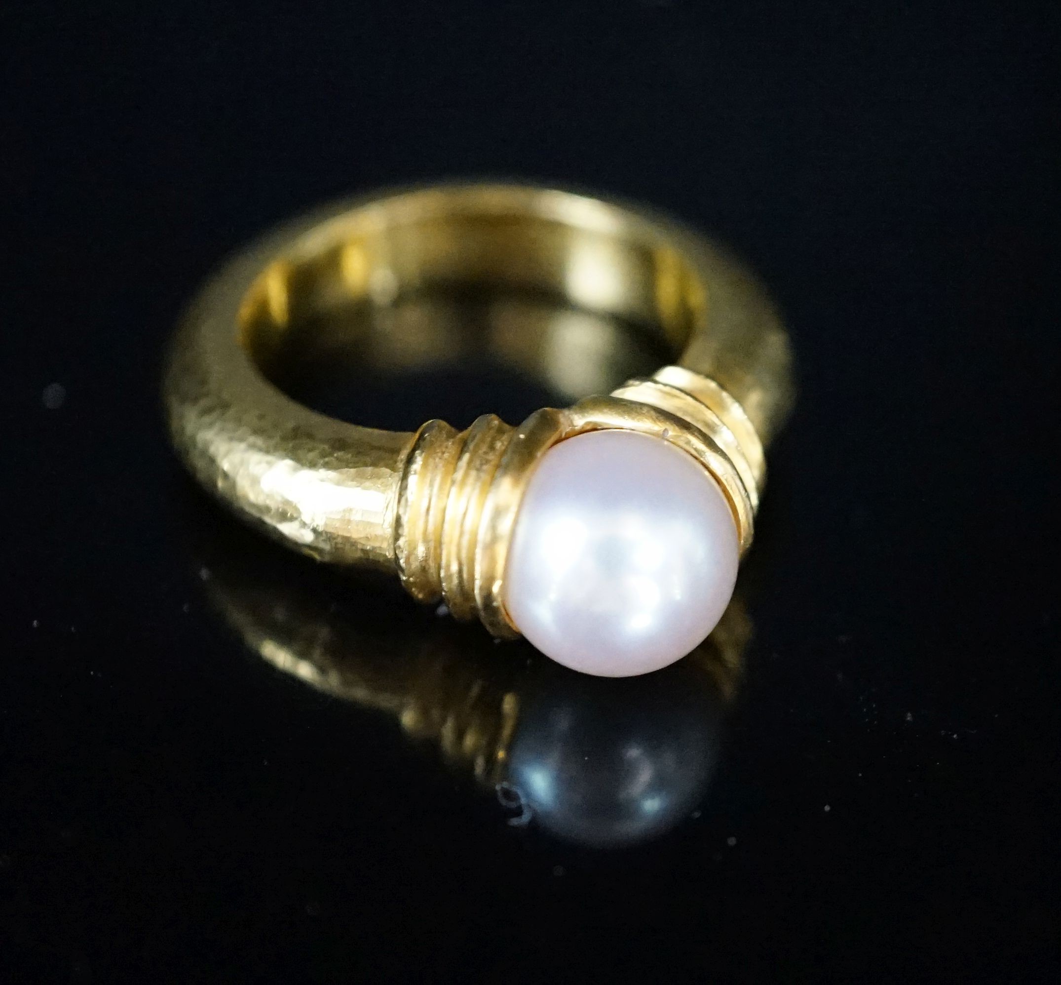 Attributed to Ilias Lalaounis, a planished 750 yellow metal set with a single cultured pearl, size N, gross 8.9 grams.